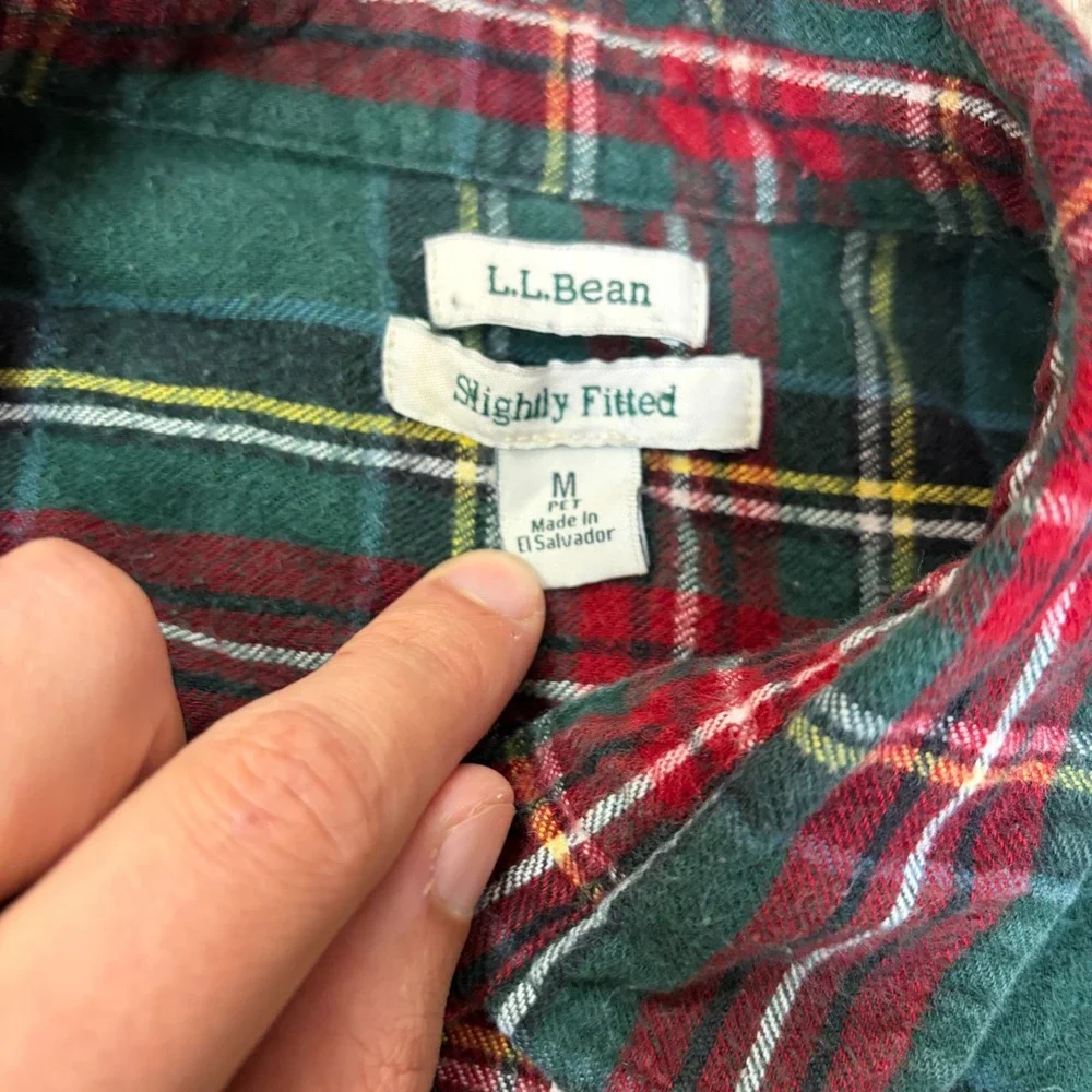 LL Bean Womens Scotch Plaid Flannel Medium Petite Fitted Red Green Cotton